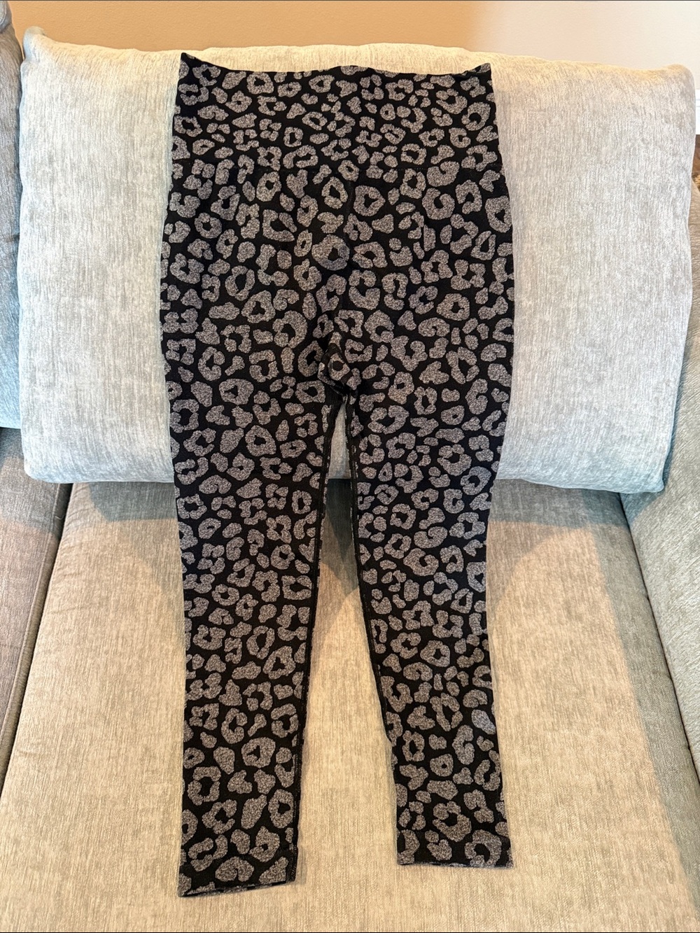 Halara leggings in Large. Brand new never worn!!